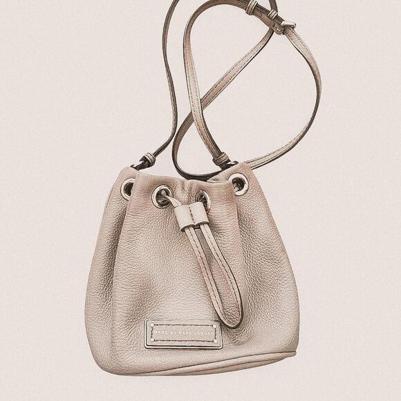 Marc by Marc Jacobs Grey Leather Mini Bucket Crossbody Bag – Minimalist It-Girl - Picture 1 of 7